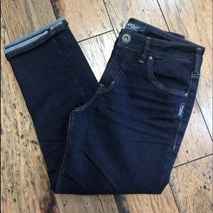 NWOT Silver Avery Capri 27